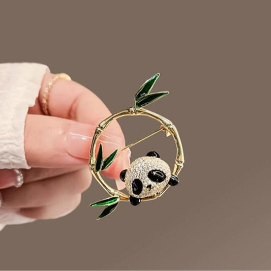 【X062】Panda brooch